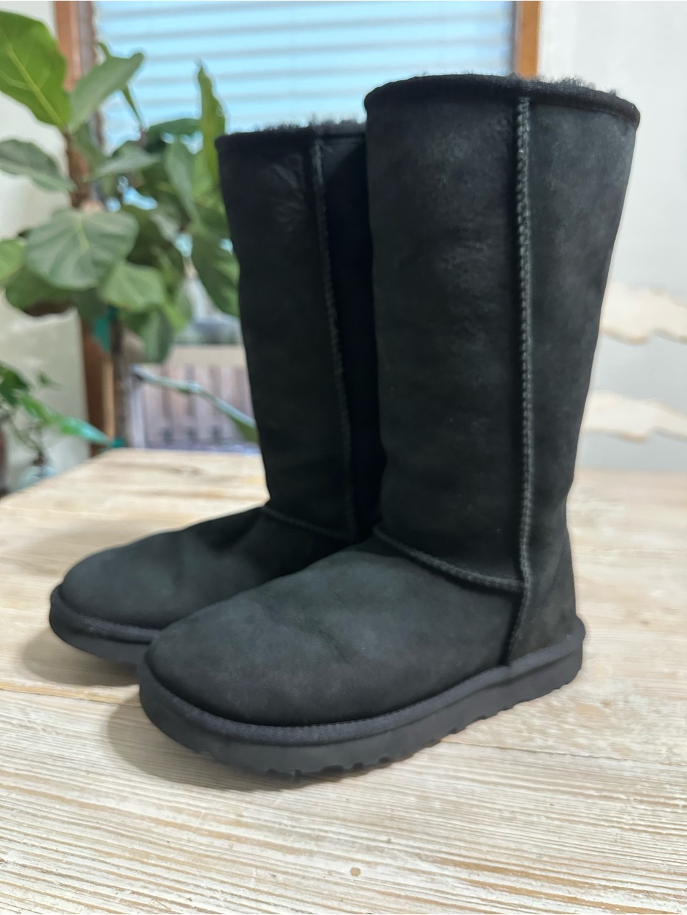 UGG Classic II Tall Shearling Boots Black Sz 7